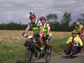 Michel et Joseph tractant Martine