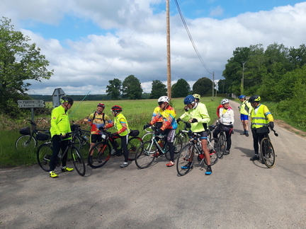 Le groupe cyclo entre La Vigeonie et La Roderie